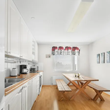 Jaeaeskaen Loma Ratatie 3 Asunto 7, アパート *